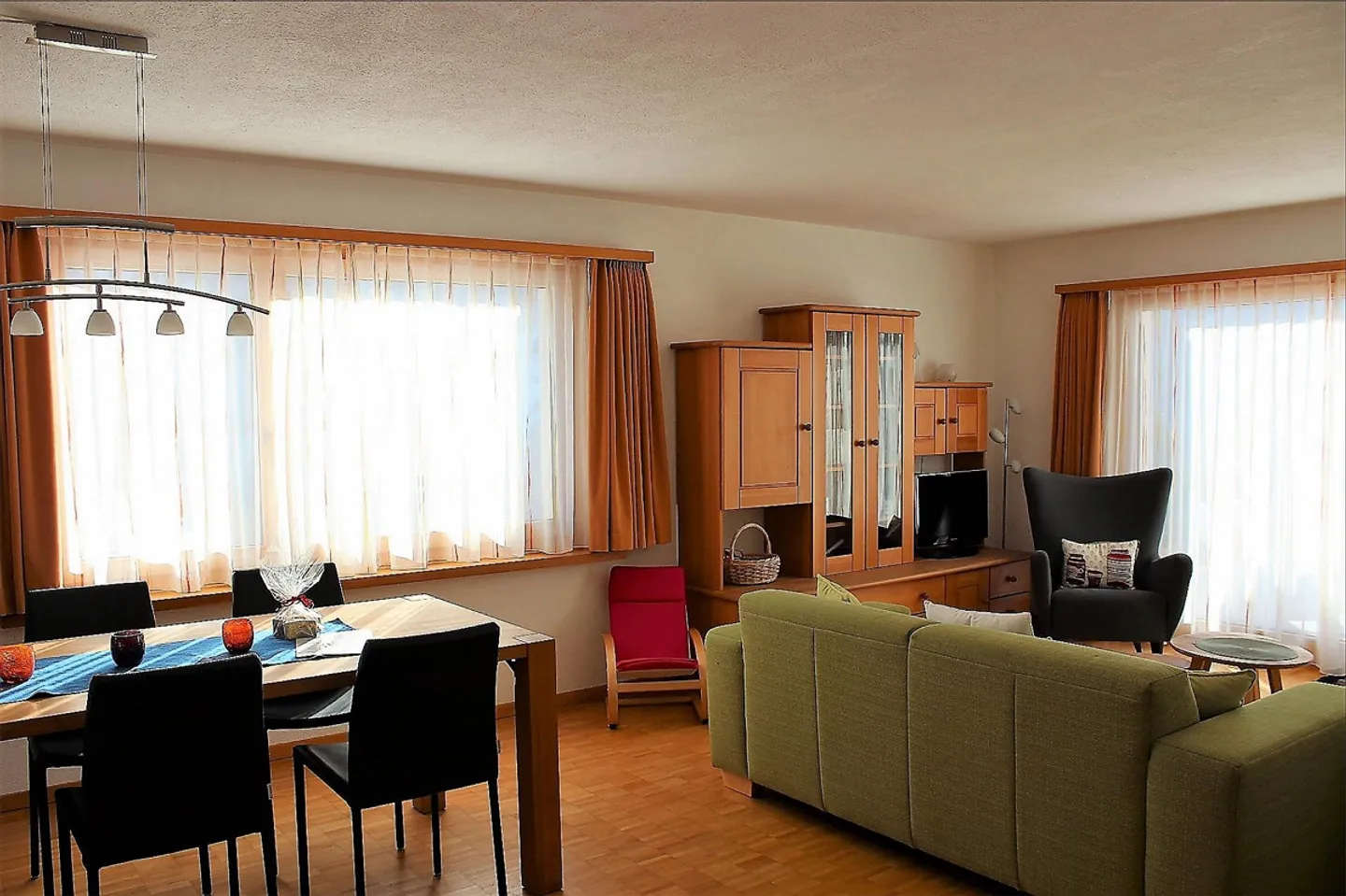 4.5 Room Apartment with Terrace and Garden Share, Mountain View - Photo 2 of 6