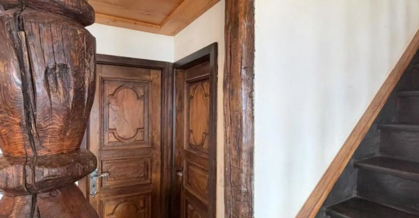 Duplex with Panoramic Views - Photo 2 of 12