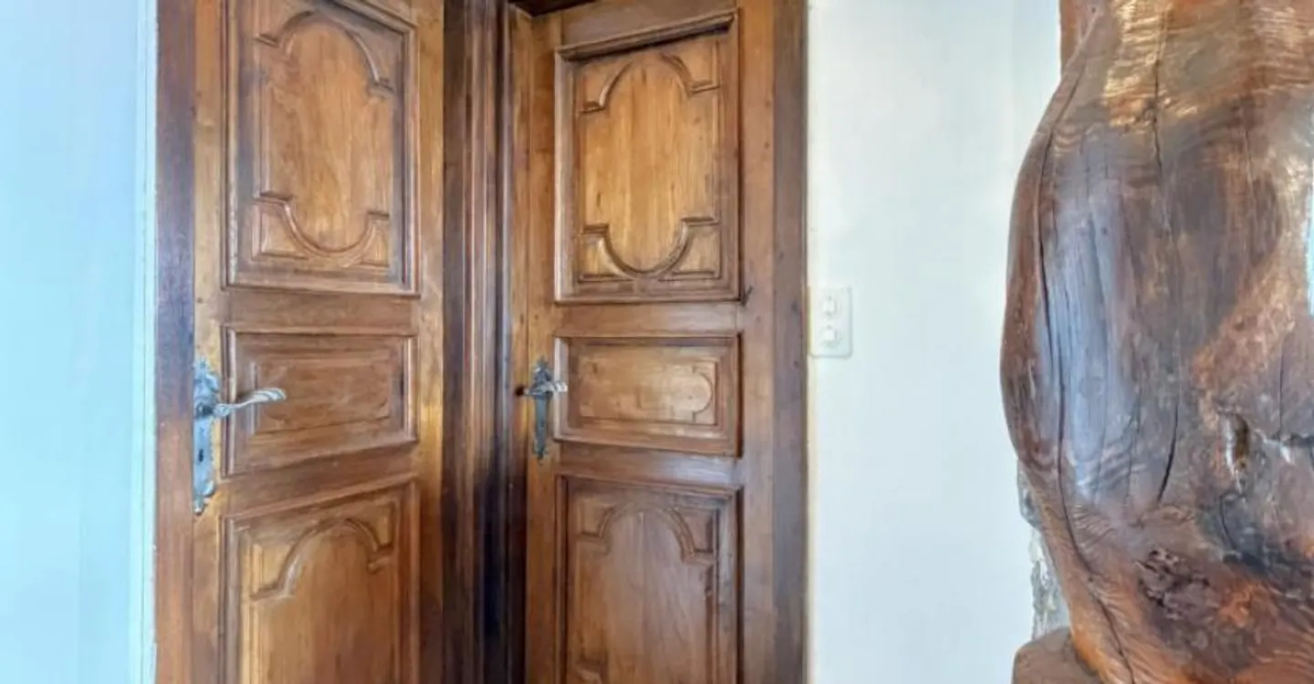 Duplex with Panoramic Views - Photo 3 of 12