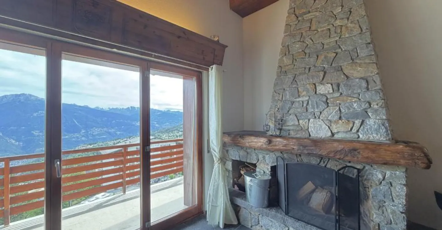 Duplex with Panoramic Views - Photo 5 of 12