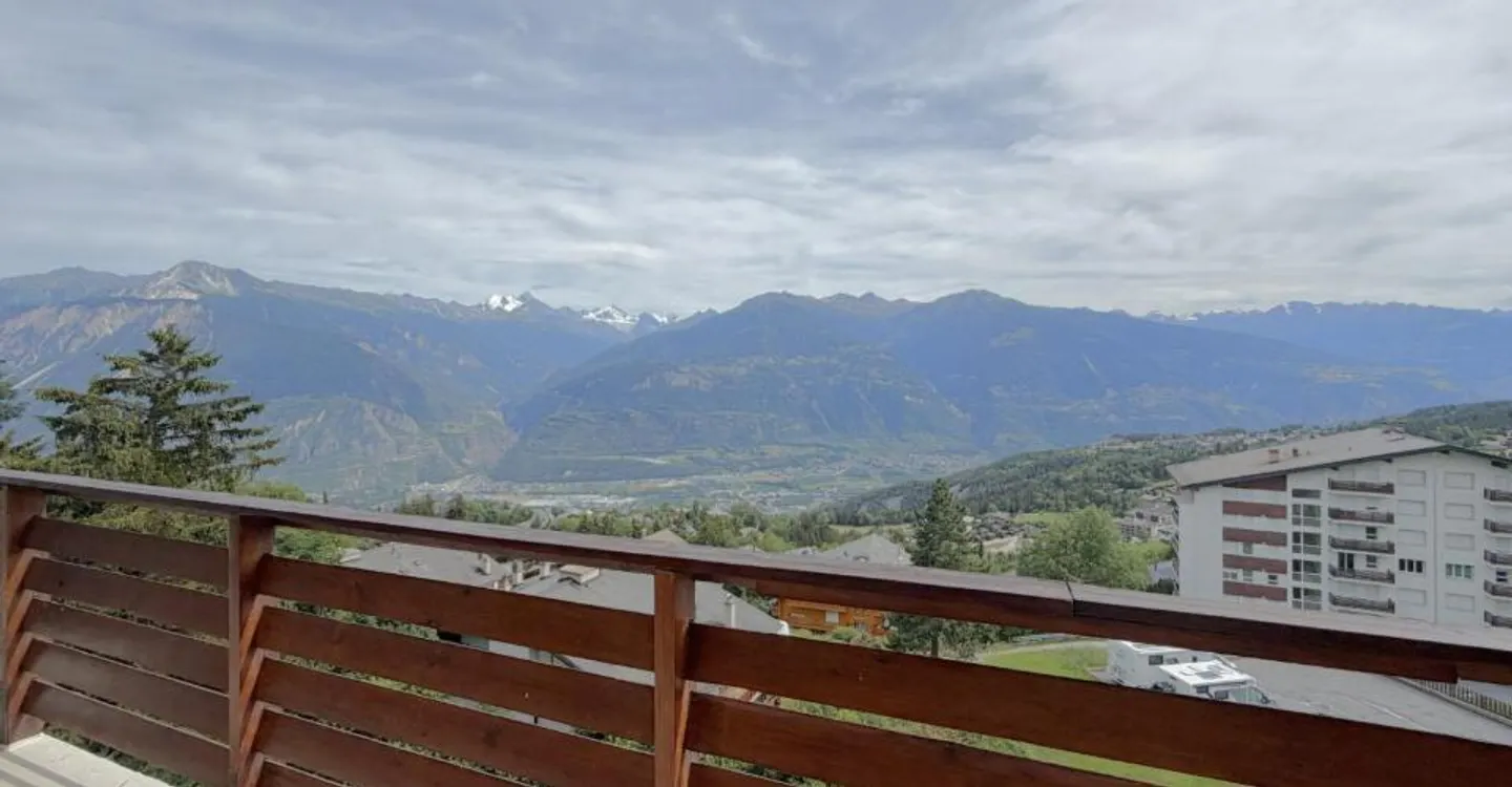 Duplex with Panoramic Views - Photo 9 of 12