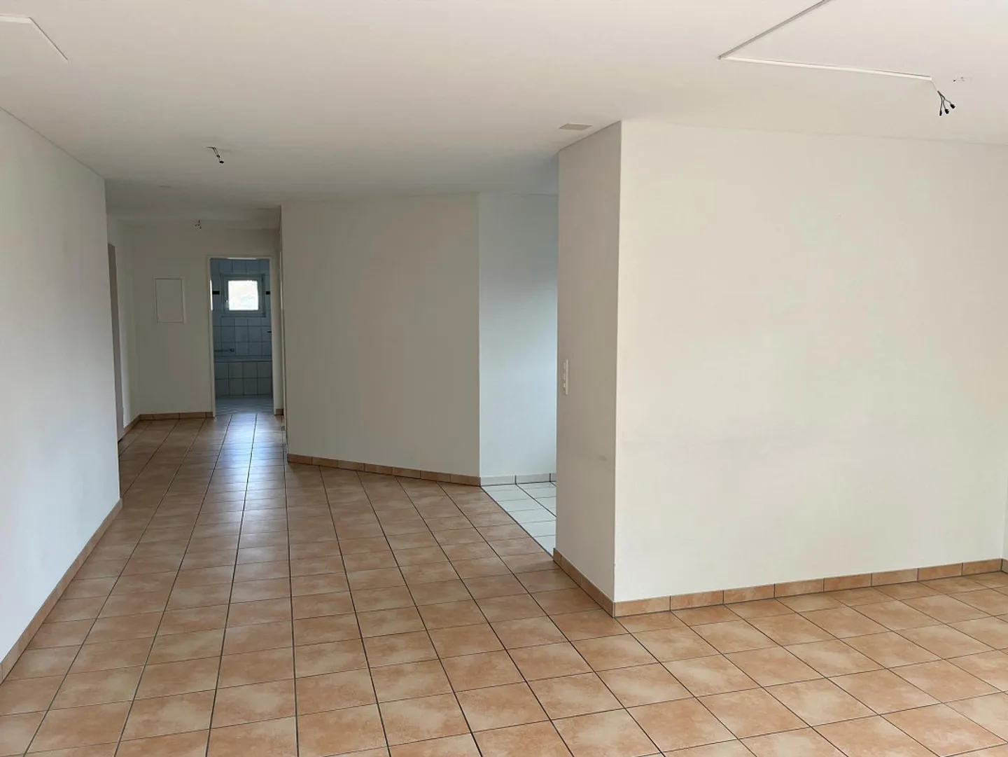 Luminoso appartamento di 3,5 locali in posizione soleggiata - Foto 7 di 11