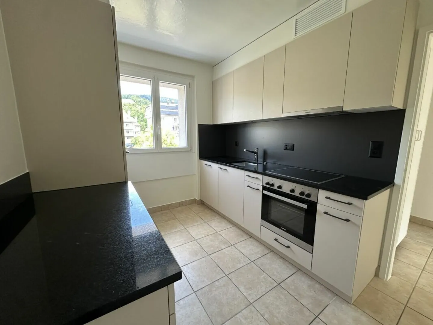 Charmanter 3-Zimmer-Wohnung mit komplett renovierter Küche - Foto 3 von 9