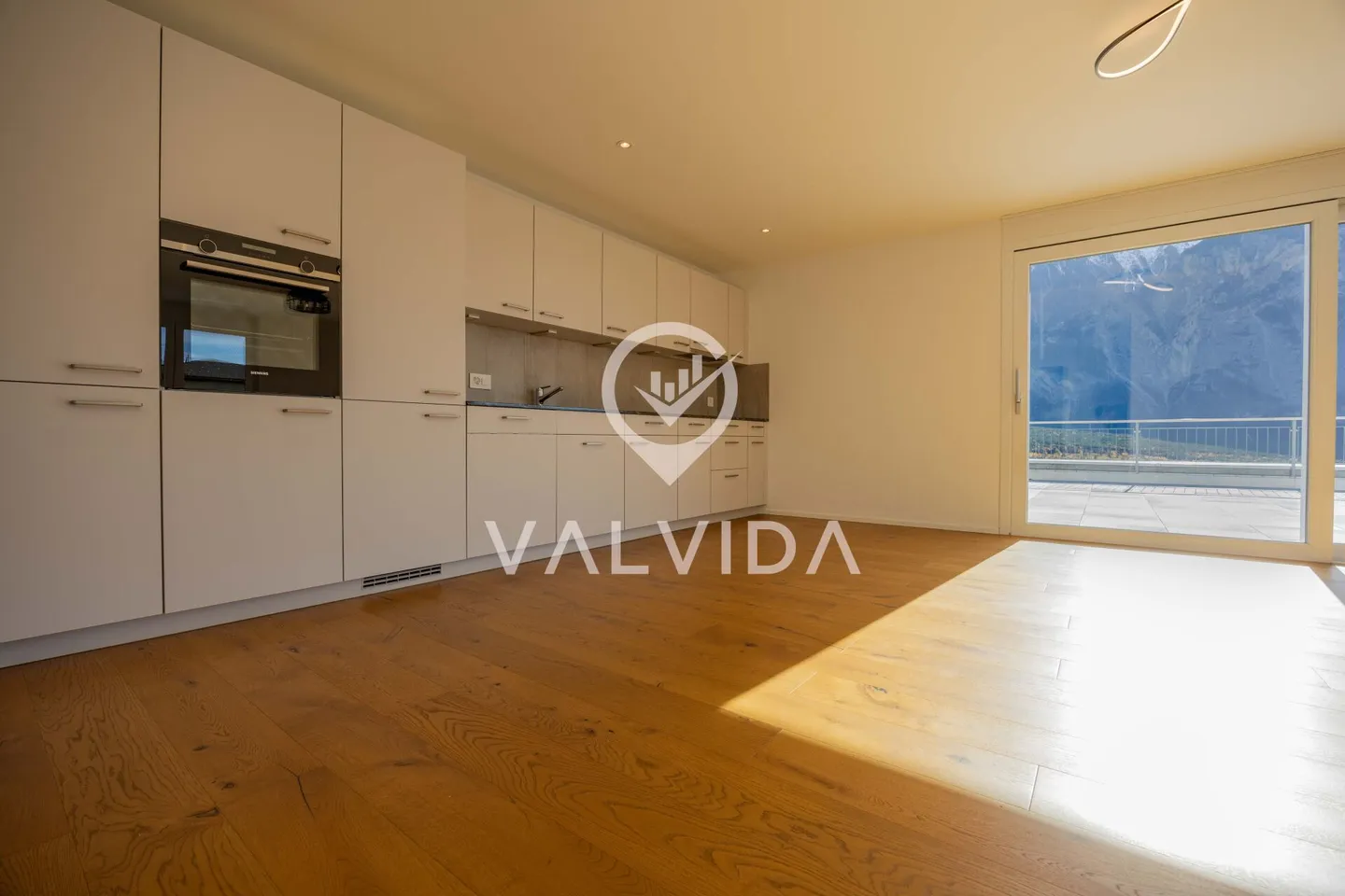 Wohnen mit Weitblick - moderne 2.5-Zimmer-Attikawohnung in den Leuker Rebbergen - Foto 4 von 14