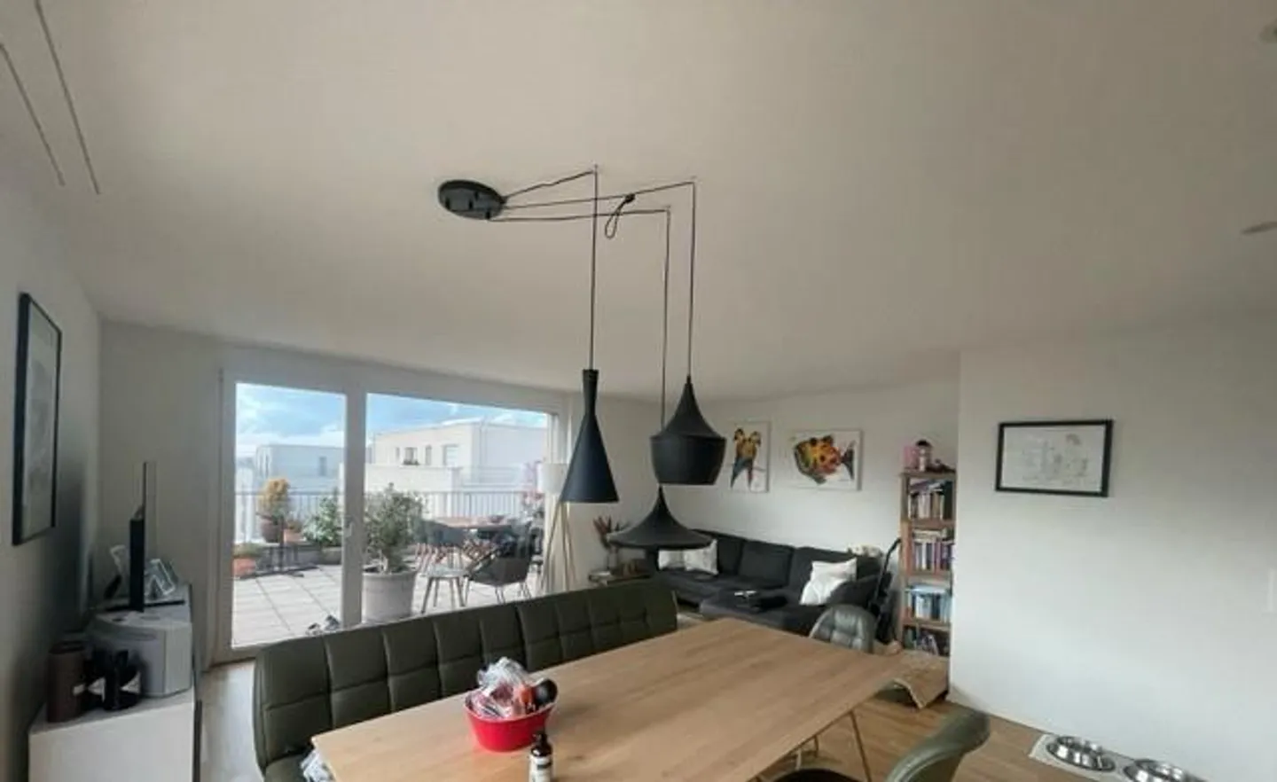 Ottimo attico con grande terrazza e vista lago - Foto 3 di 8