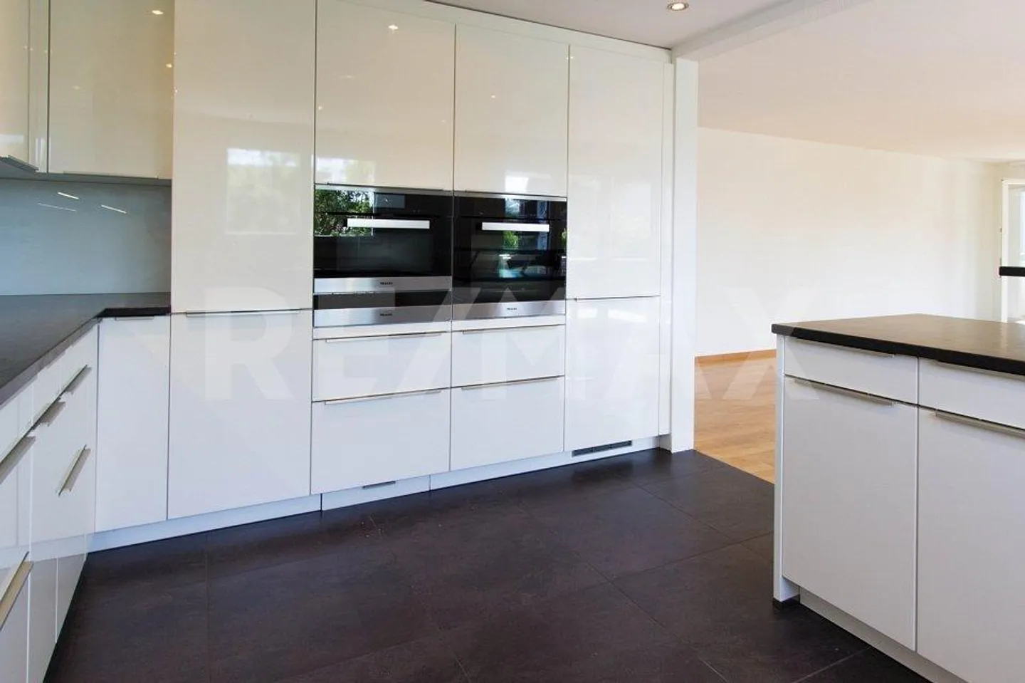 Attractive 4.5 Room Apartment in Tax-Friendly Oberwil-Lieli - Photo 3 of 7