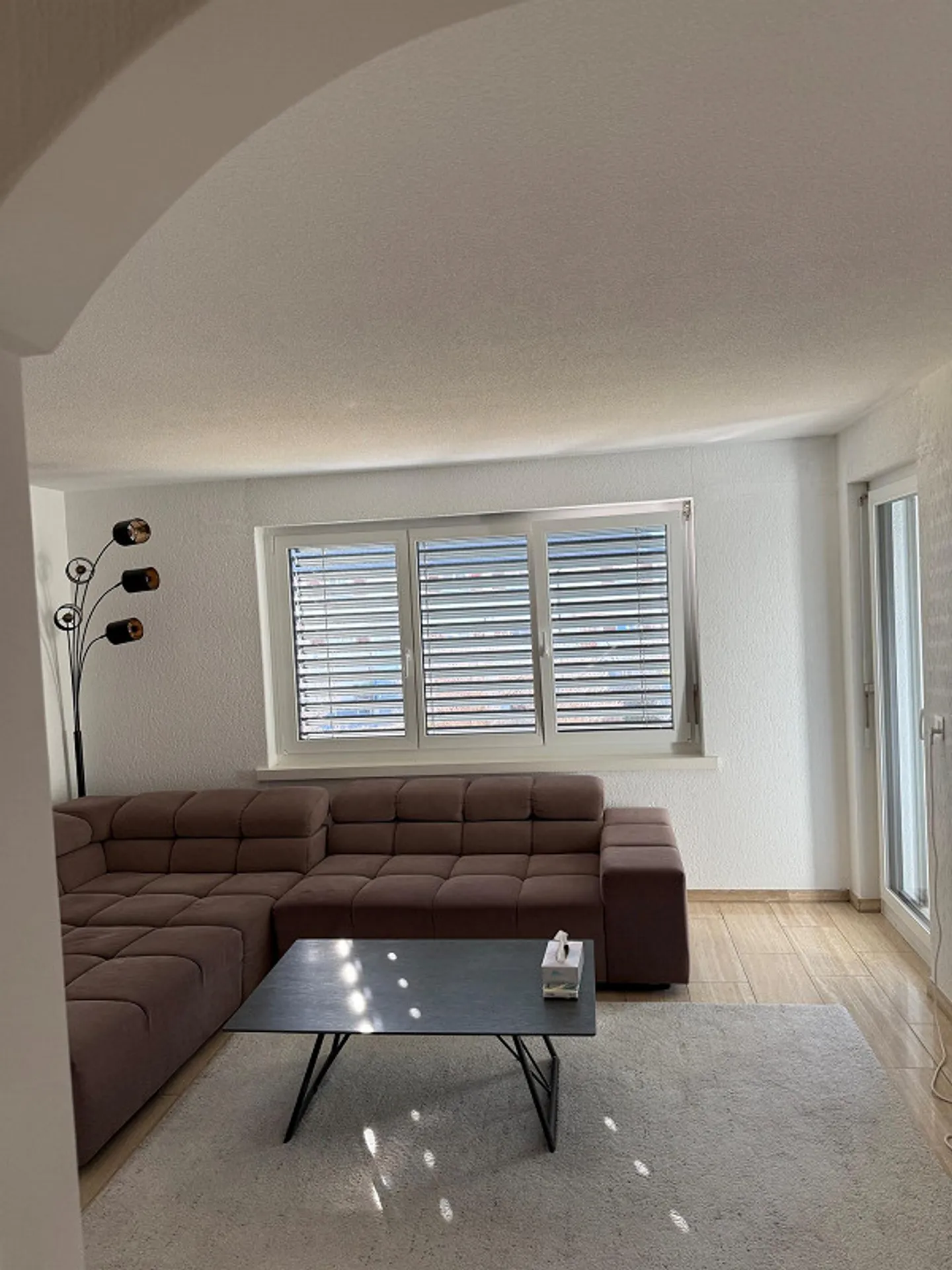 Bellissimo appartamento di 3,5 stanze in affitto in una zona tranquilla - Foto 3 di 9