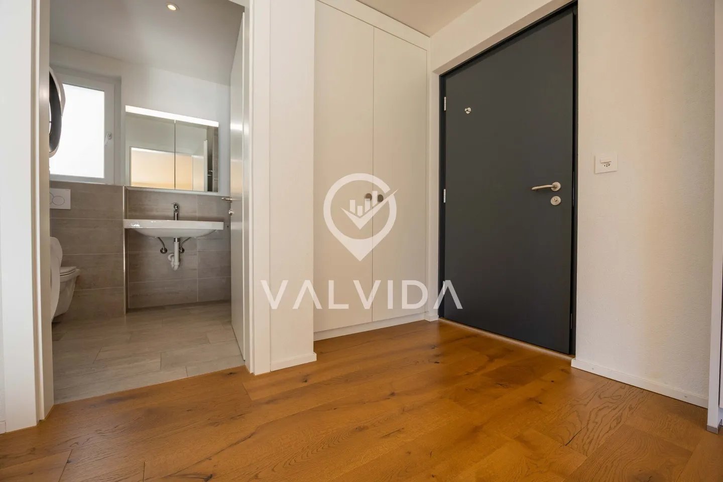 Wohnen mit Weitblick - moderne 2.5-Zimmer-Attikawohnung in den Leuker Rebbergen - Foto 5 von 14