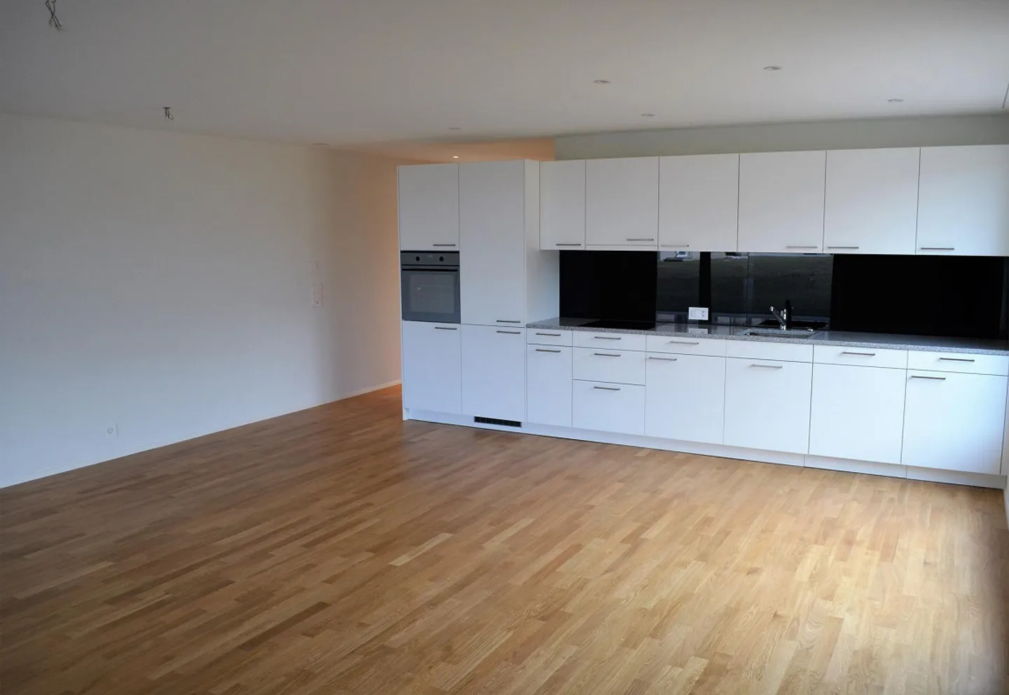 Ottimo attico con grande terrazza e vista lago - Foto 7 di 8