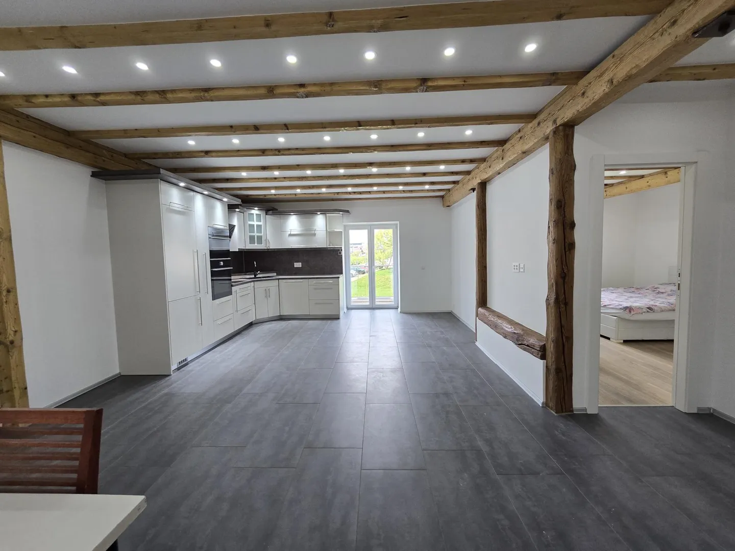 Magnifico appartamento di 4,5 stanze con fascino e carattere + parcheggio incluso - Foto 1 di 5