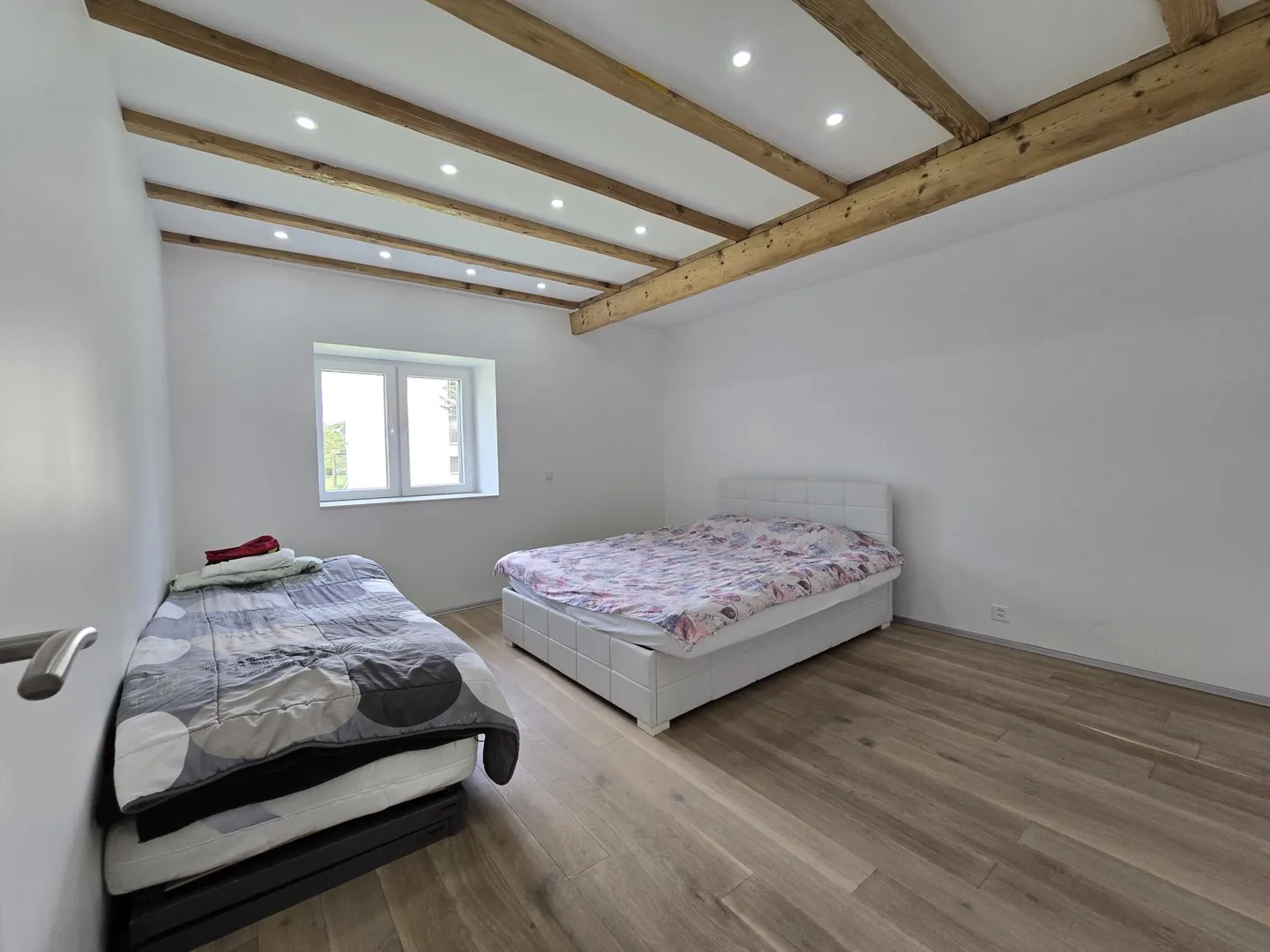 Magnifico appartamento di 4,5 stanze con fascino e carattere + parcheggio incluso - Foto 4 di 5