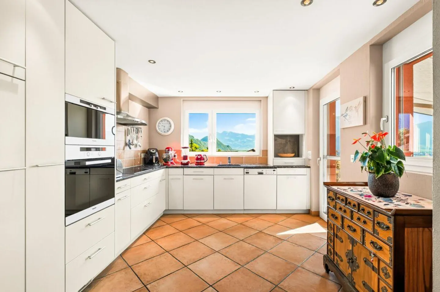A Home to Fall in Love With - with Panorama, Garden and Plenty of Space - Photo 3 of 15