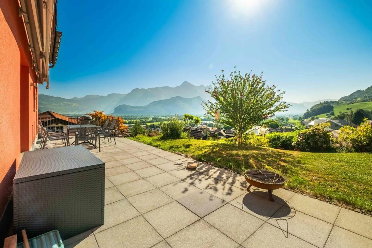 A Home to Fall in Love With - with Panorama, Garden and Plenty of Space - Photo 4 of 15
