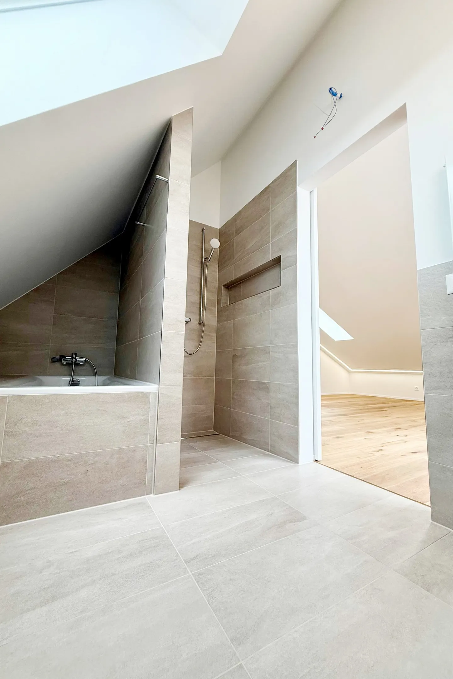 Casa bifamiliare di 6 stanze recentemente ristrutturata a Ettingen – Adatta alle famiglie e pronta per essere abitata - Foto 4 di 18