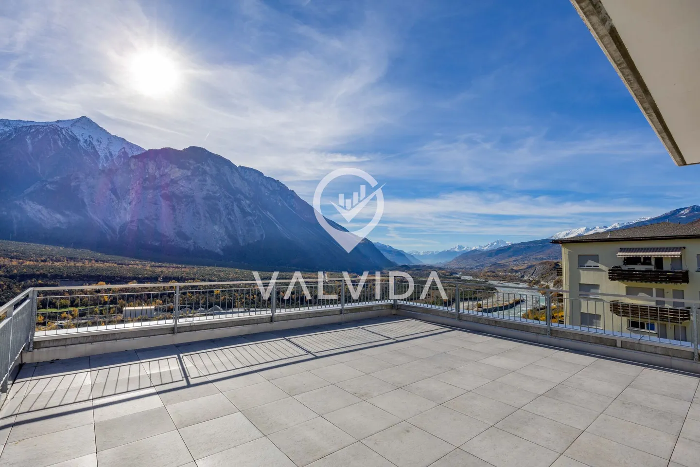 Wohnen mit Weitblick - moderne 2.5-Zimmer-Attikawohnung in den Leuker Rebbergen - Foto 11 von 14