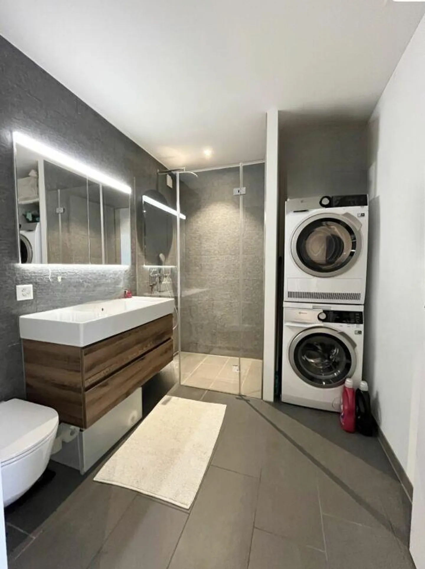 Appartement en attique de 3,5 pièces : vie moderne proche de la ville et de la nature - Photo 11 sur 12