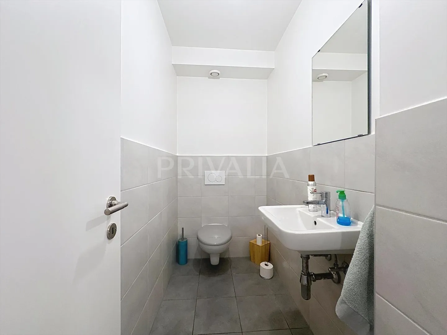 Bel appartement contemporain avec une vue imprenable sur la ville - Photo 5 sur 7