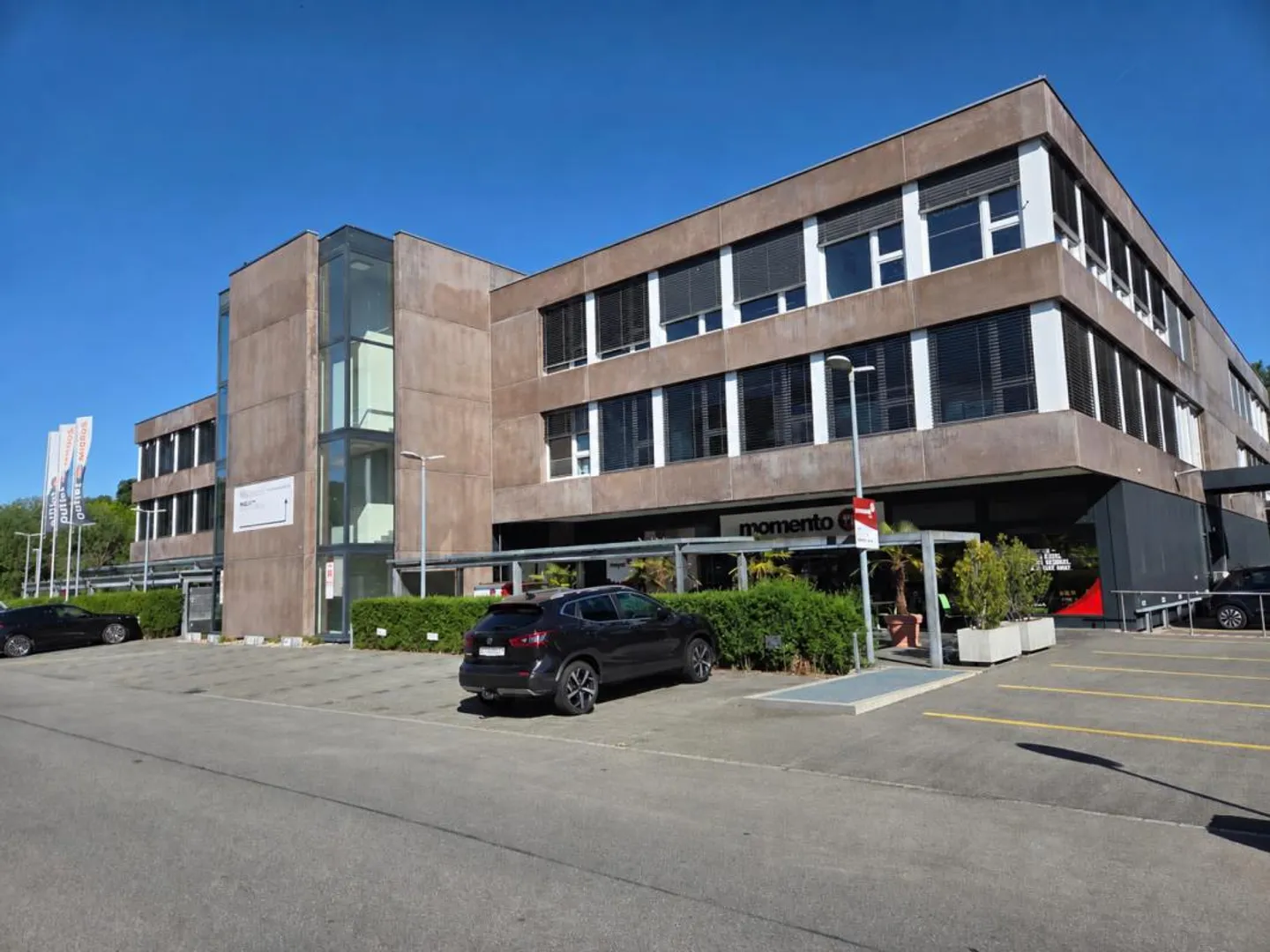 Uffici in affitto - Centrale nella zona commerciale di Reiden - Foto 1 di 3