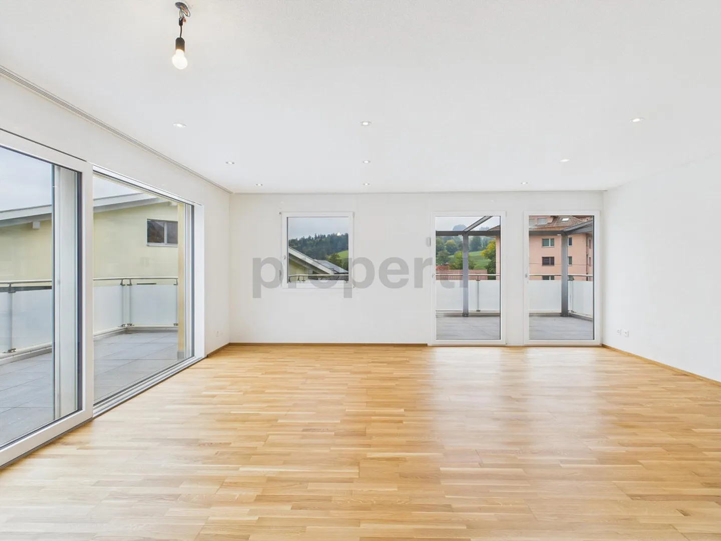Benvenuti in questa moderna e ben tenuta casa unifamiliare di 6,5 stanze... - Foto 2 di 14