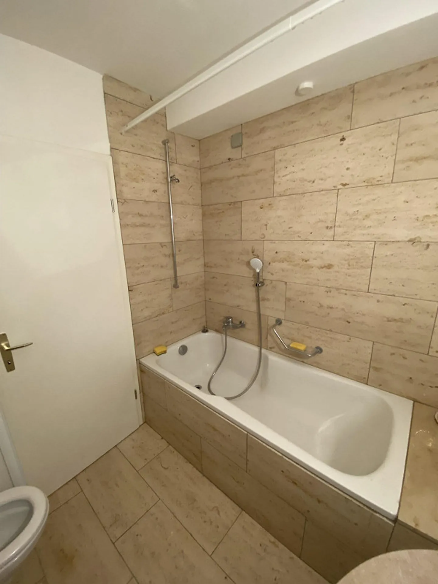 Special apartment for rent in the center of Mels - Photo 11 of 24
