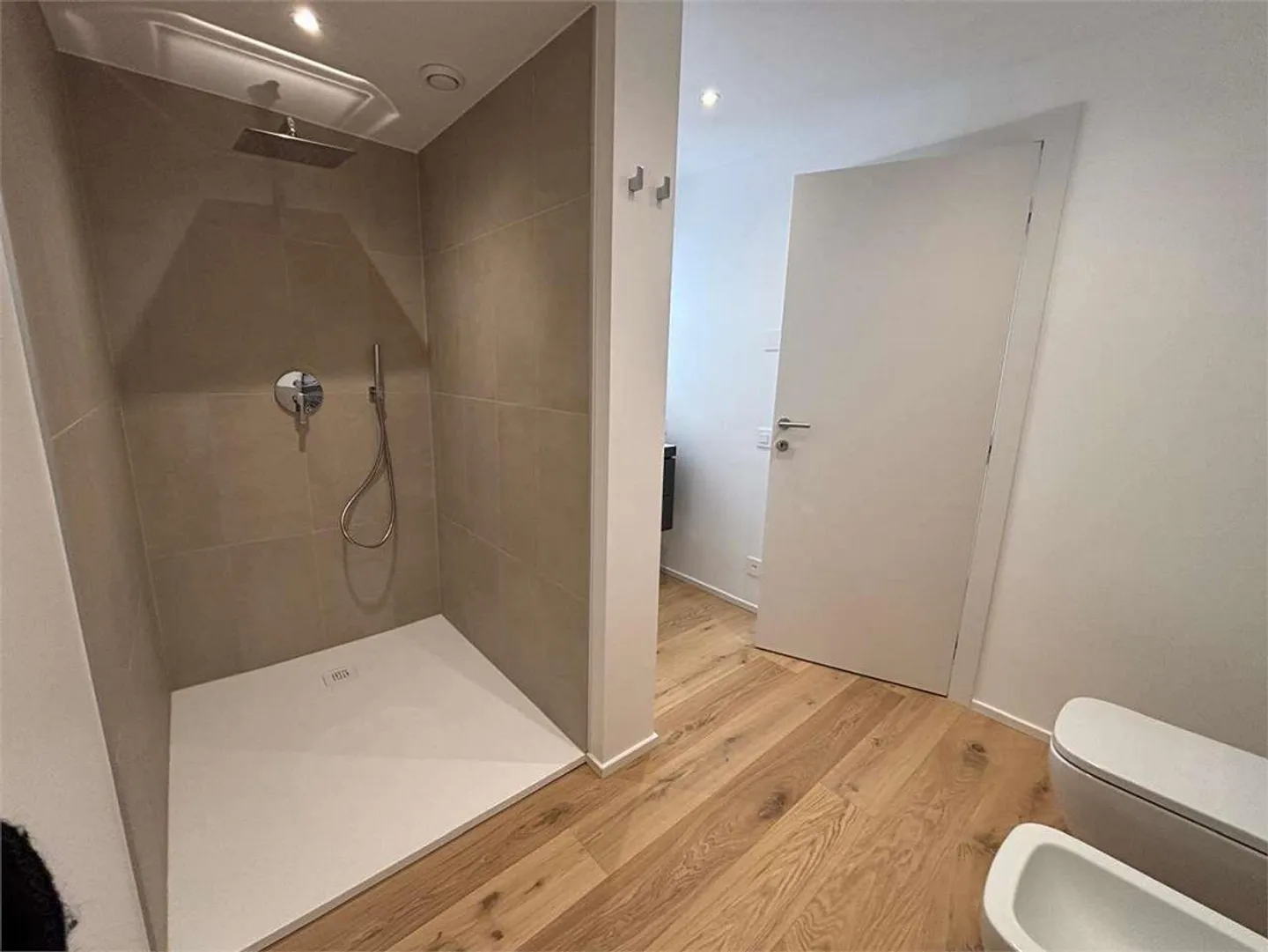 Appartamento 2,5 locali paradisiaco con vista sul lago ristrutturato - Foto 8 di 9
