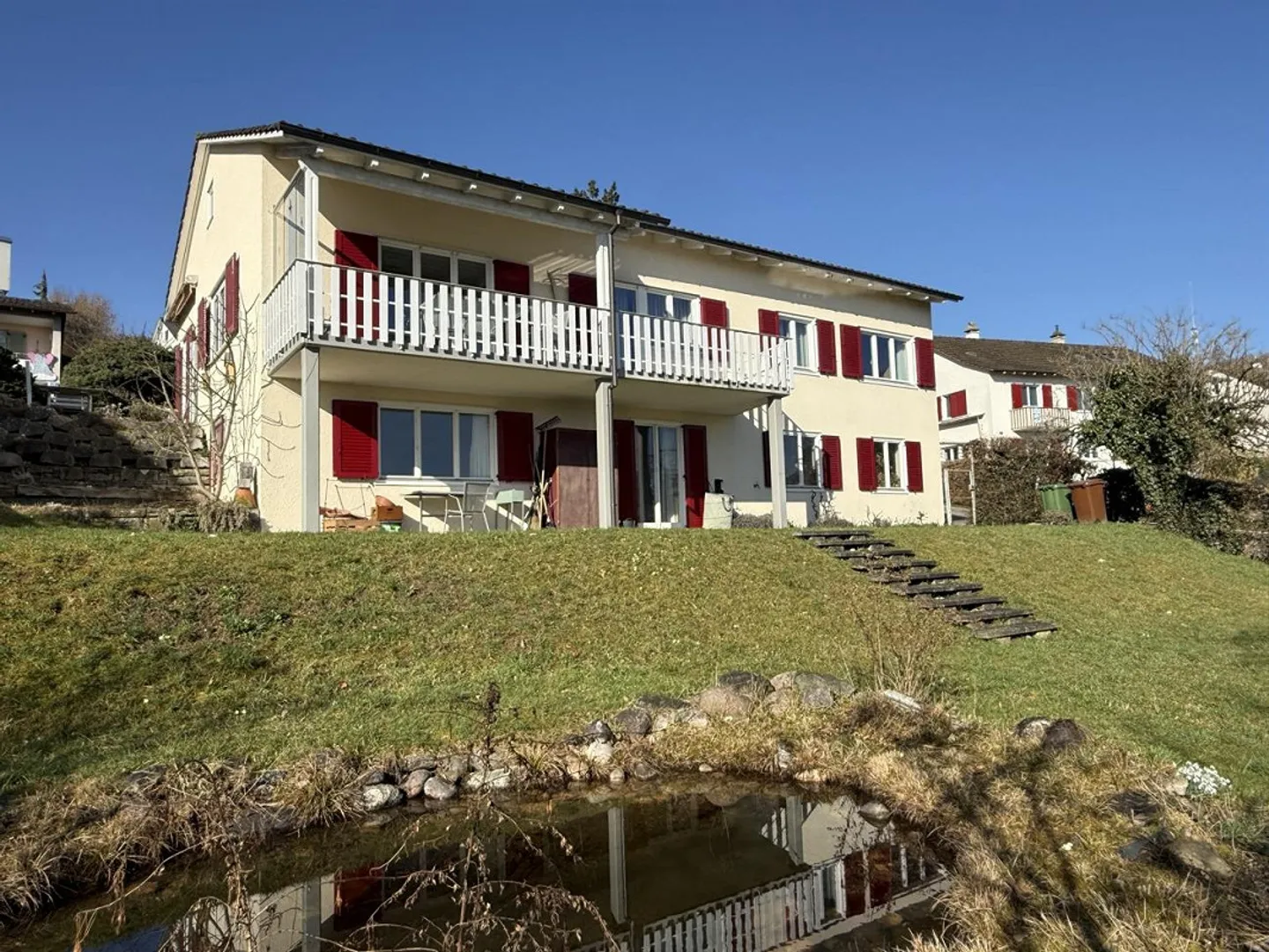 Con vista sul Munot: Casa unifamiliare in una posizione privilegiata a Neuhausen - Foto 1 di 19