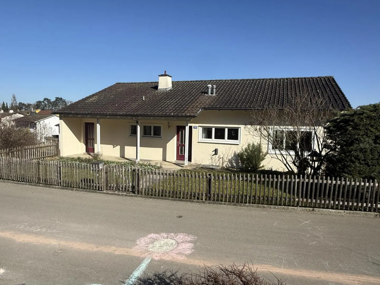 Con vista sul Munot: Casa unifamiliare in una posizione privilegiata a Neuhausen - Foto 3 di 19