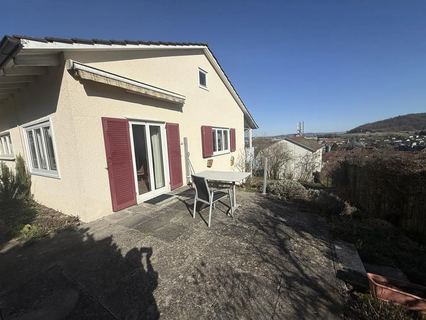 Con vista sul Munot: Casa unifamiliare in una posizione privilegiata a Neuhausen - Foto 4 di 19