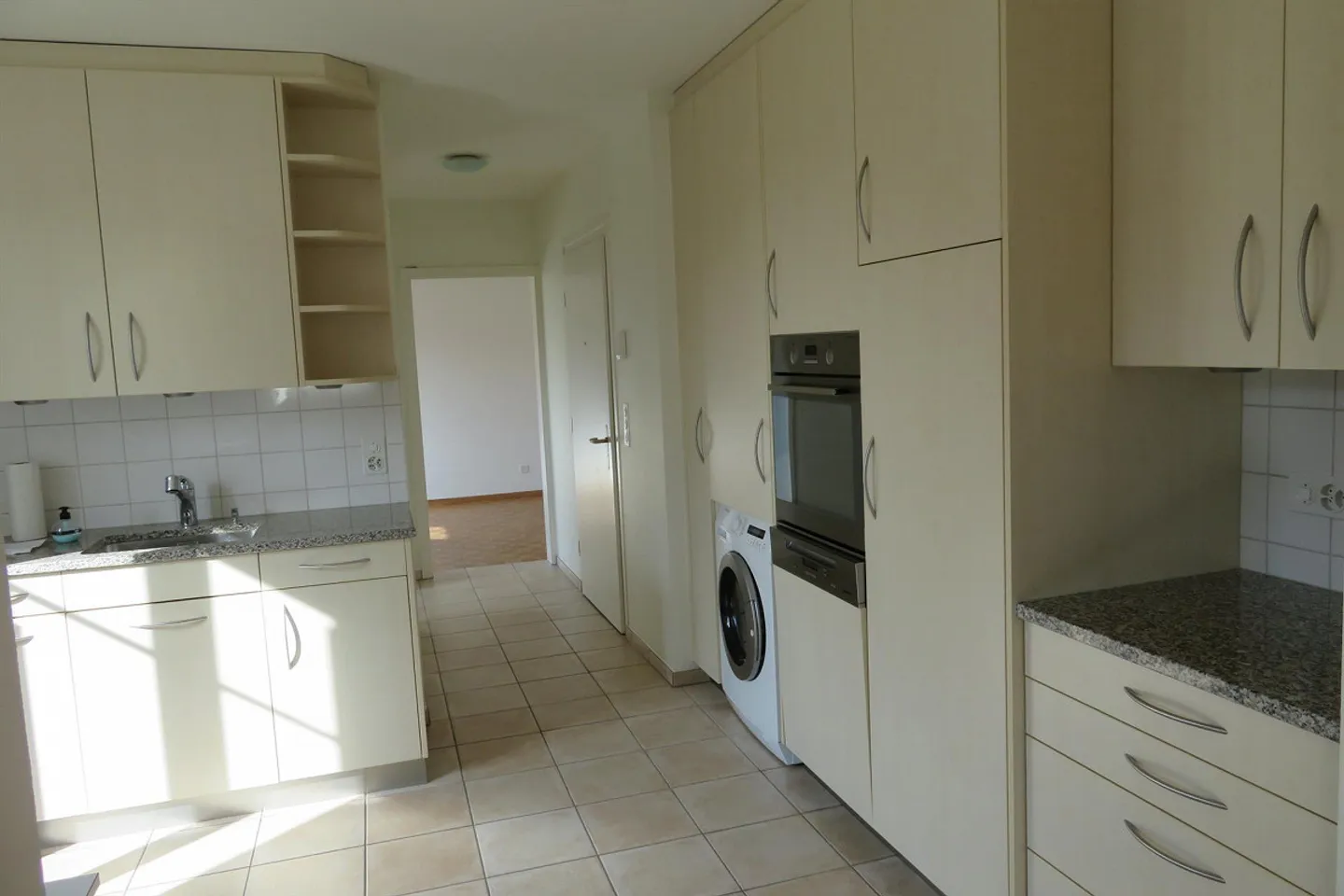 Appartamento 4 locali soleggiato, tranquillo e centralmente situato in affitto - Foto 11 di 15