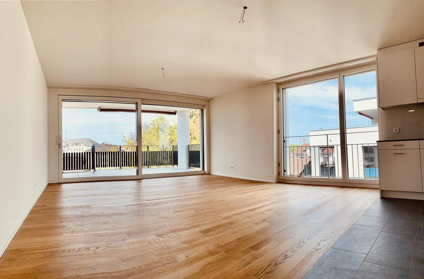 Appartamento 3 1/2 centrale e tranquillo con una bella vista vicino alla stazione - Foto 3 di 9