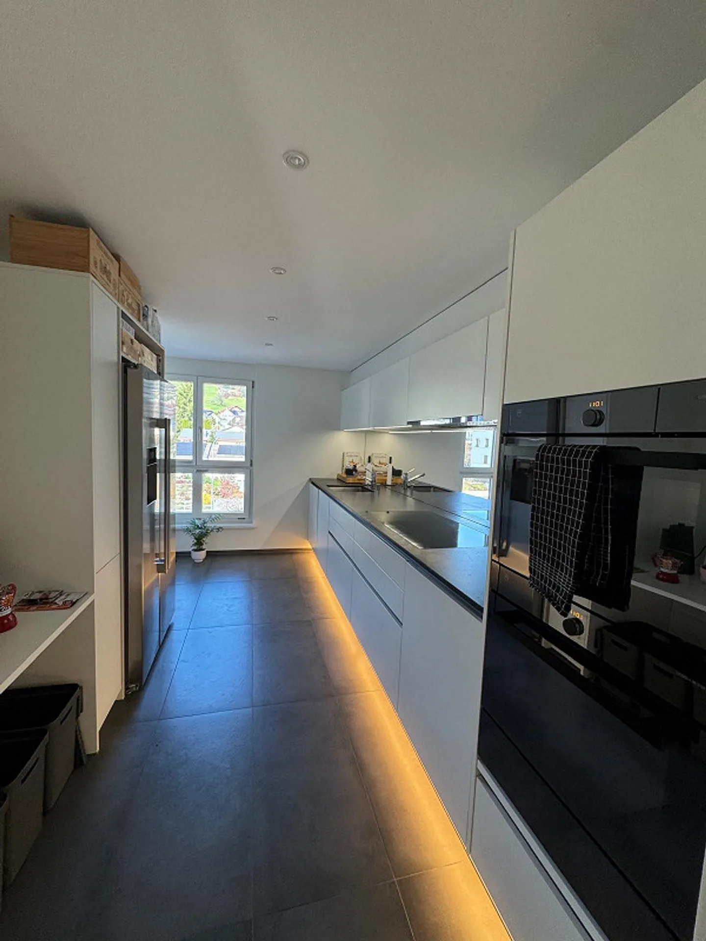 Spacious and modern 4 1/2 room apartment - Photo 3 of 8