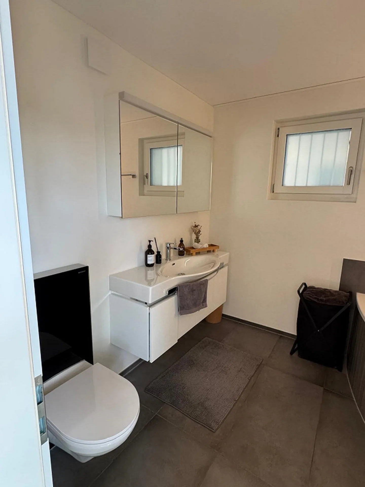 Spacious and modern 4 1/2 room apartment - Photo 4 of 8