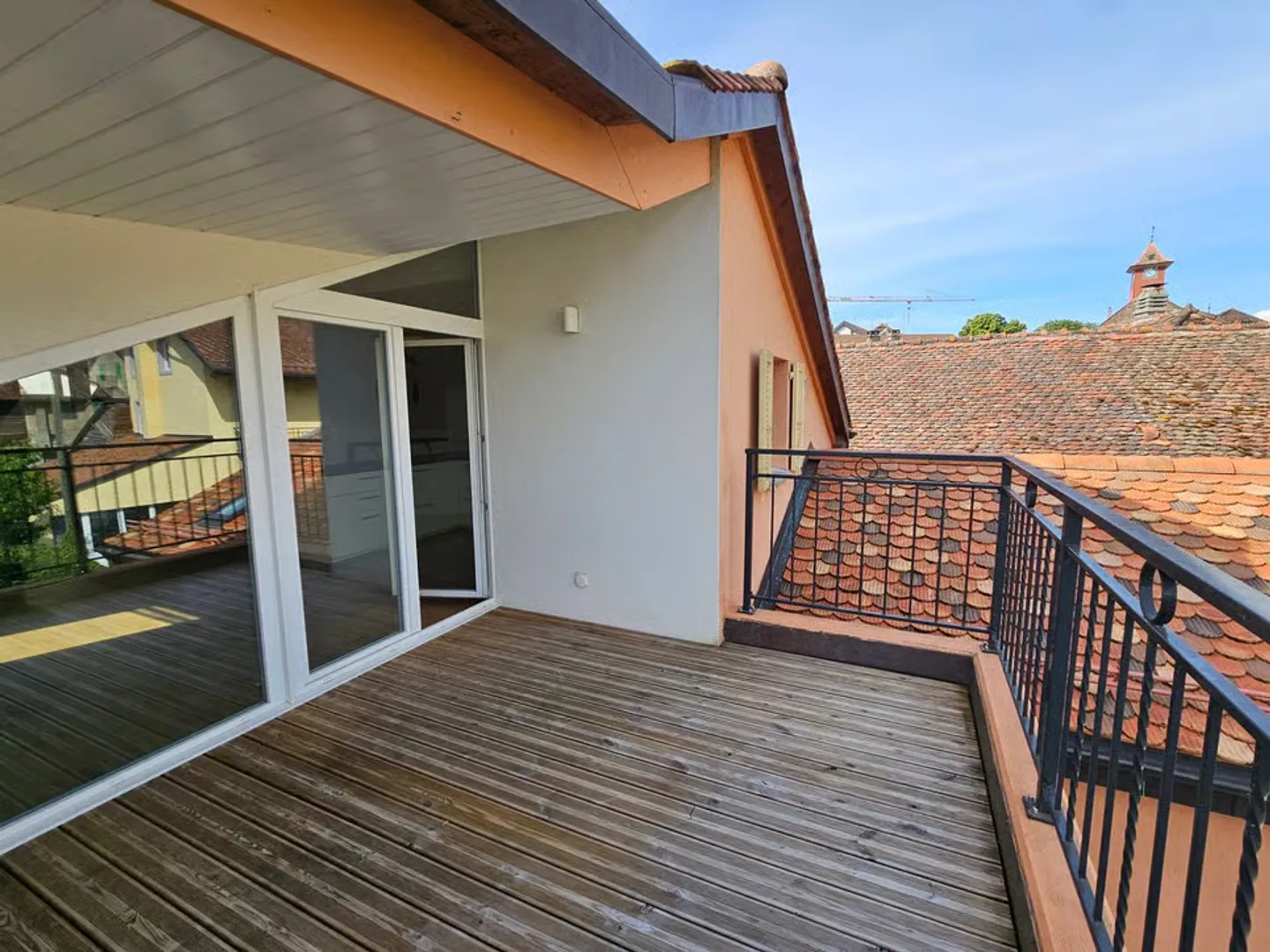 Atypical apartment with terrace at sunset - Photo 1 of 11