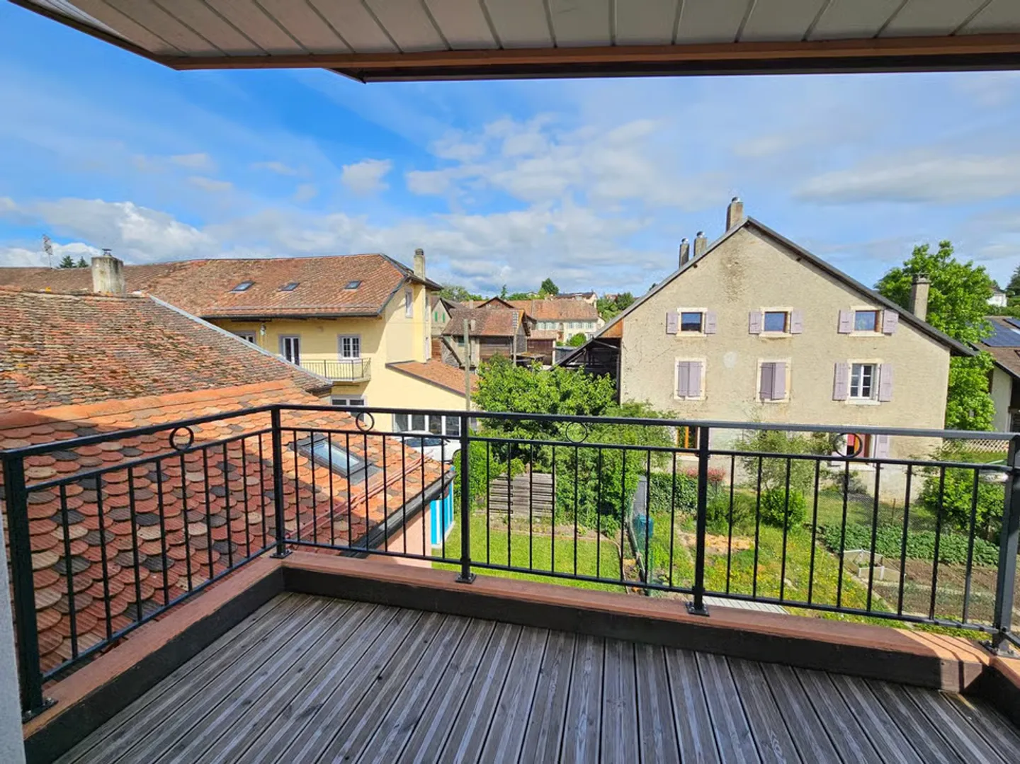 Atypical apartment with terrace at sunset - Photo 2 of 11