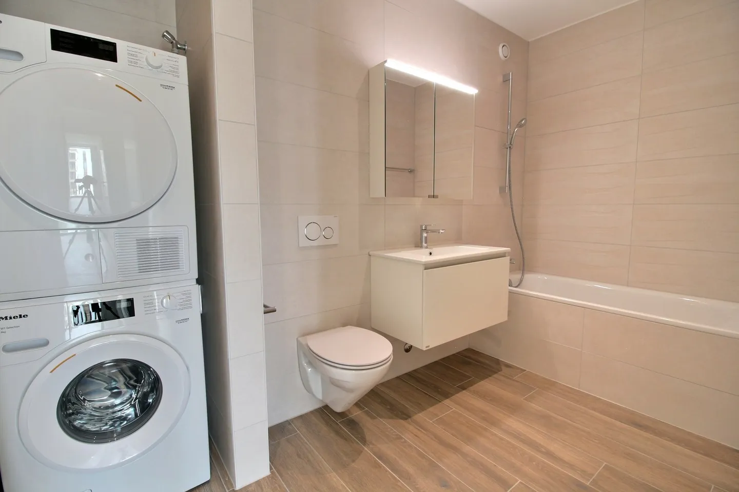 Wunderschöne 5,5 Zimmer zu vermieten ab sofort! - Foto 4 von 12