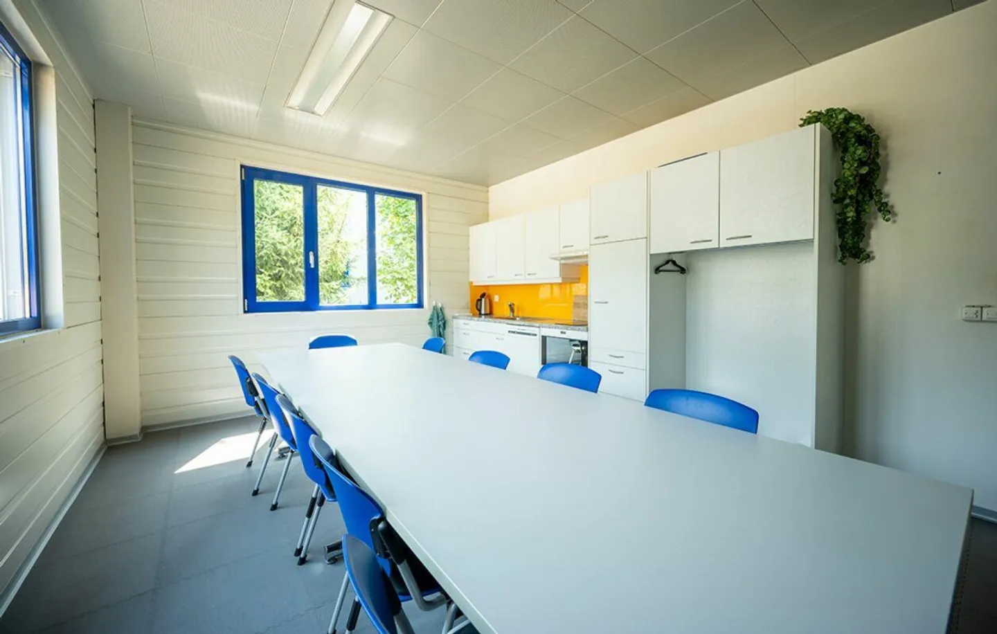 Commercial property with offices, production, storage, and exclusive loft apartment - Photo 9 of 18