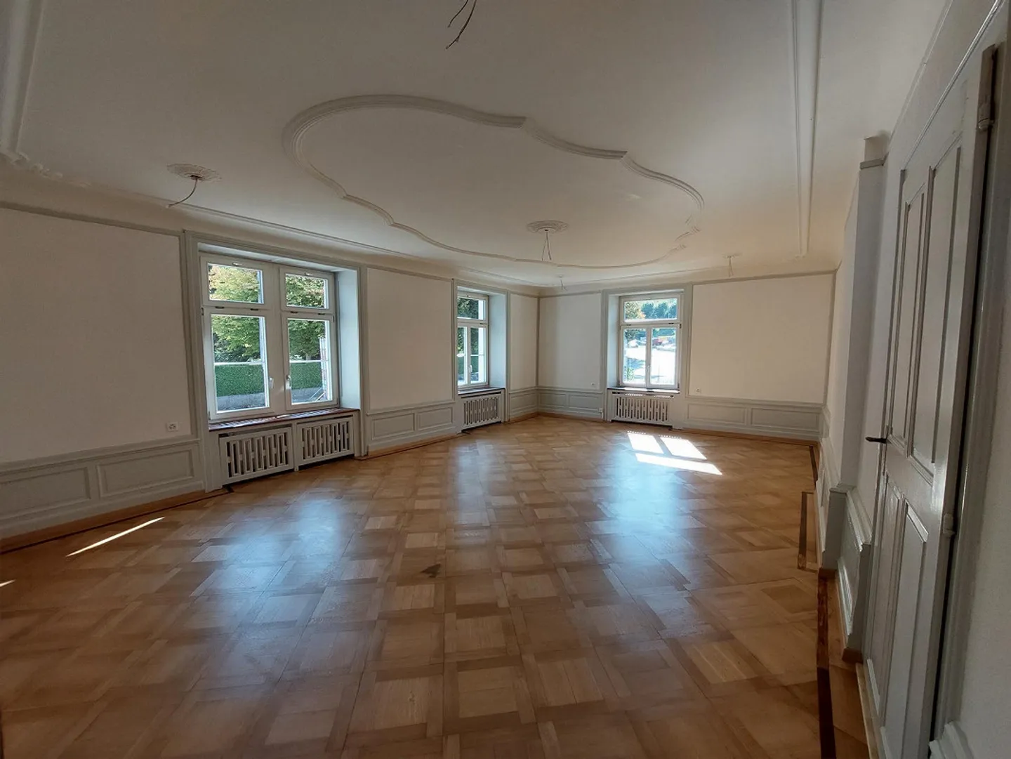 Attractive 2.5-room apartment available! - Photo 2 of 9