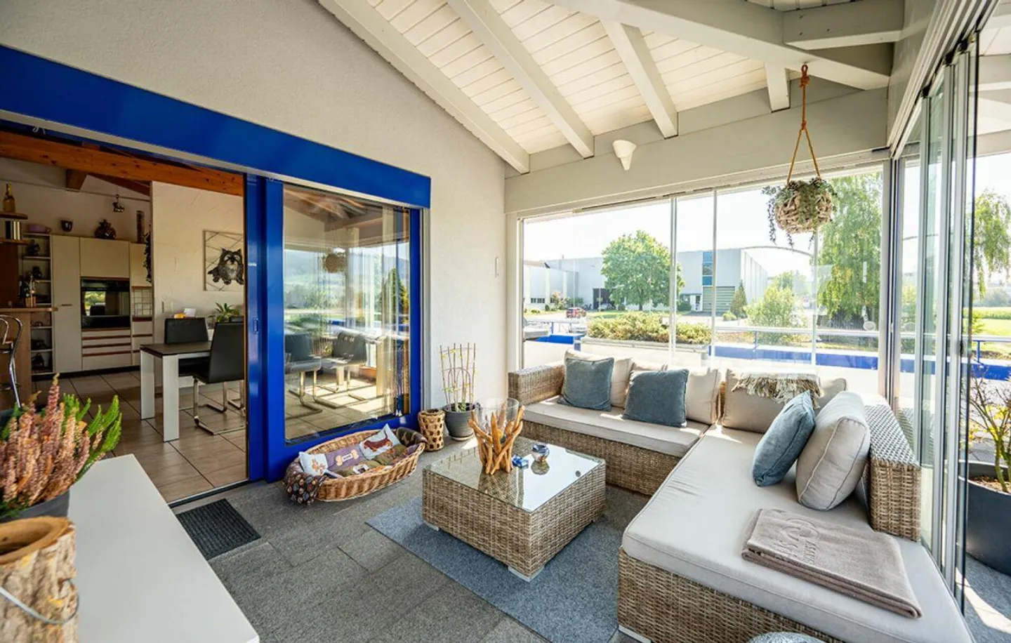 Commercial property with offices, production, storage, and exclusive loft apartment - Photo 14 of 18