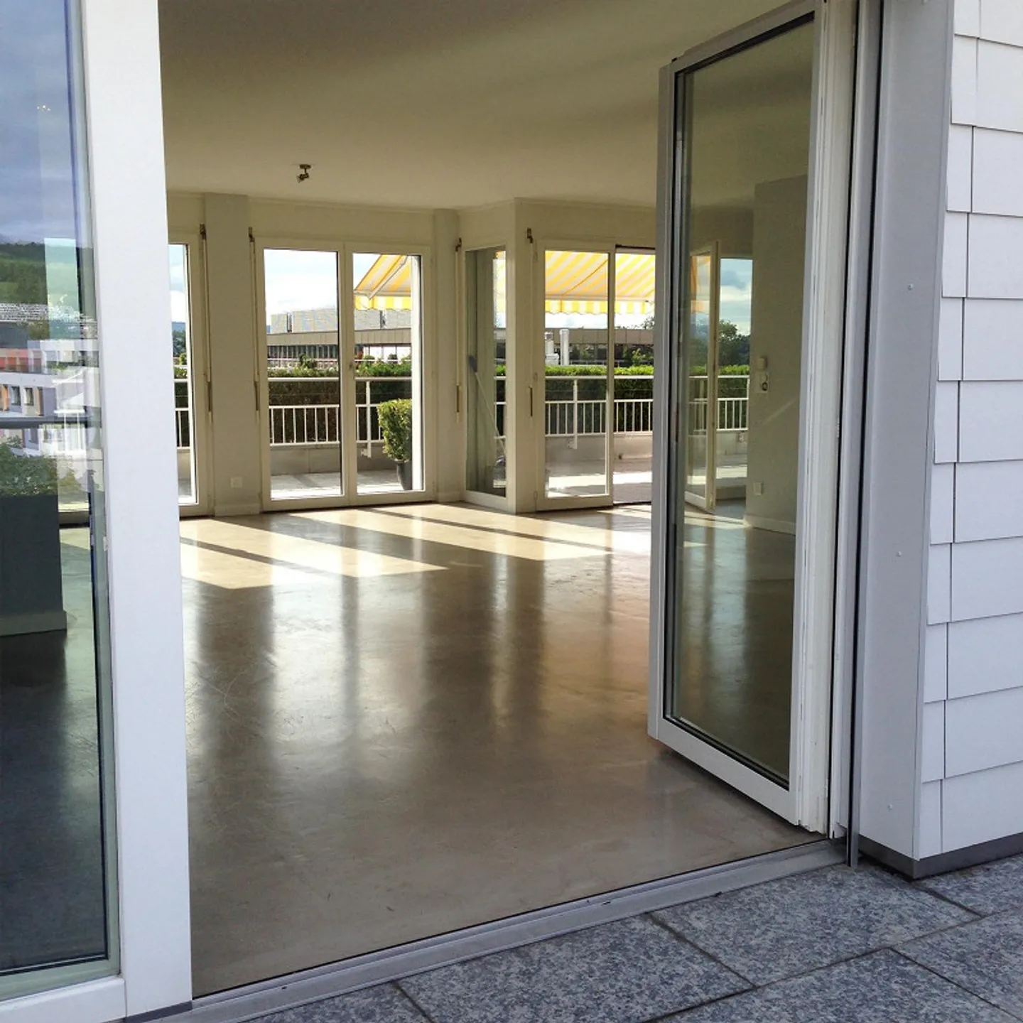 Luxuriöse Attikawohnung in Zug - Foto 2 von 10