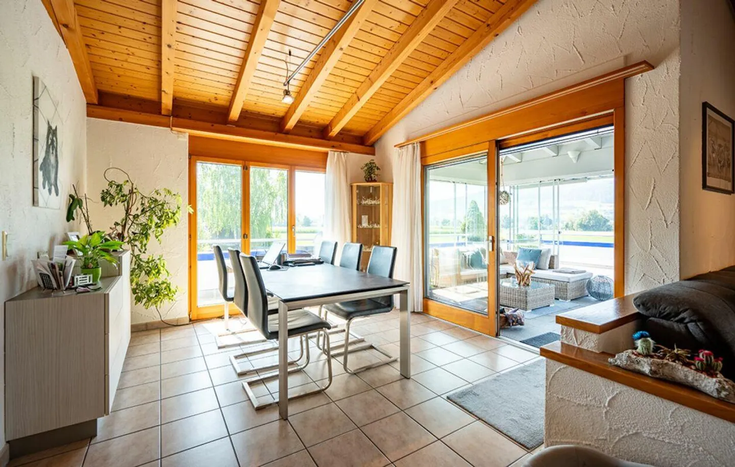 Commercial property with offices, production, storage, and exclusive loft apartment - Photo 16 of 18