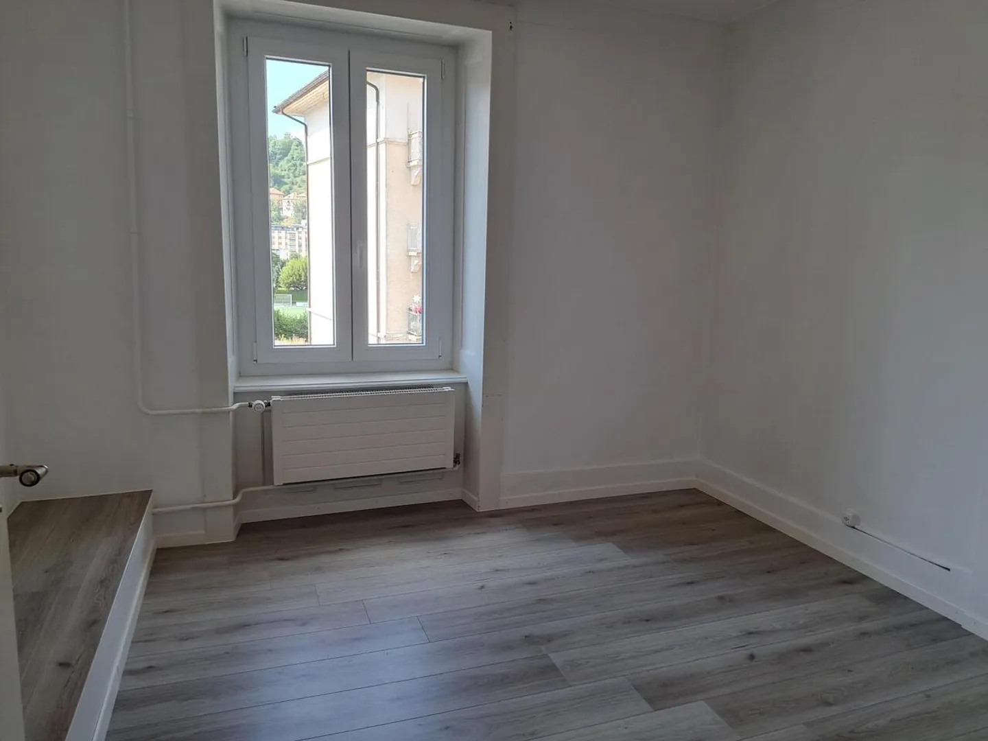 JEANNERET 23, Appartamento 4 Camere 1° Piano Ristrutturato con Balcone - Foto 3 di 10