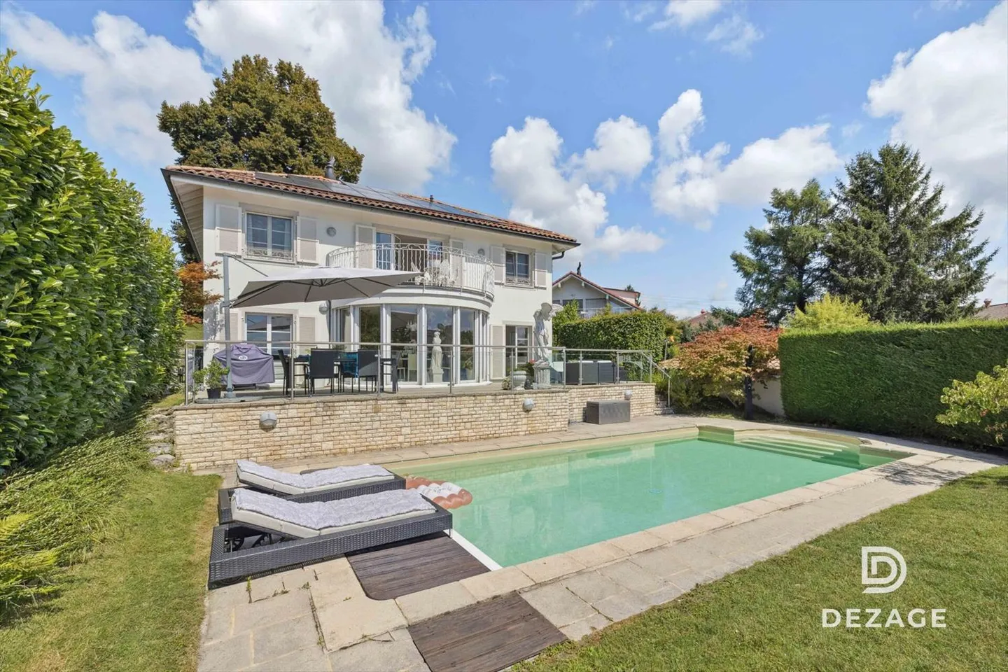 Spacious family villa in a quiet location with a view of the Alps, pool and wellness area - Photo 1 of 13