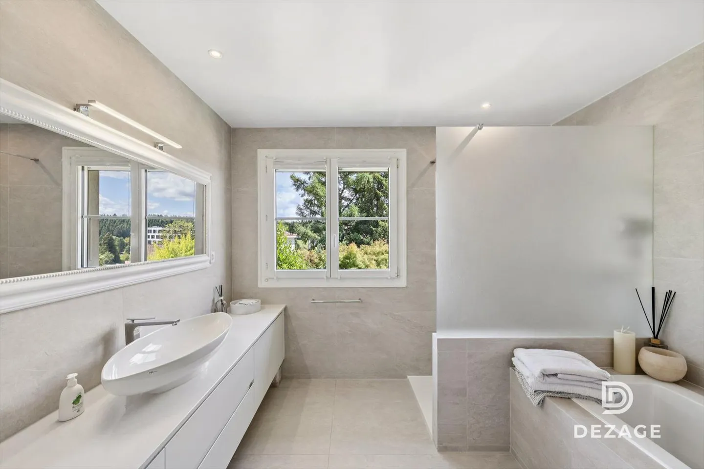 Spacious family villa in a quiet location with a view of the Alps, pool and wellness area - Photo 7 of 13