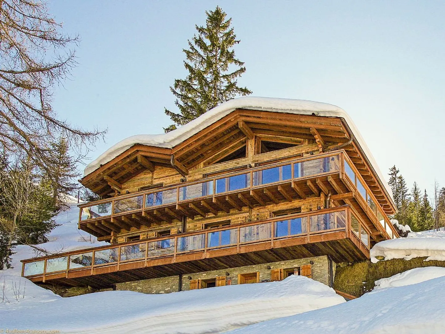 Schneeinschnee-Modernes Chalet aus altem Holz - Foto 1 von 13