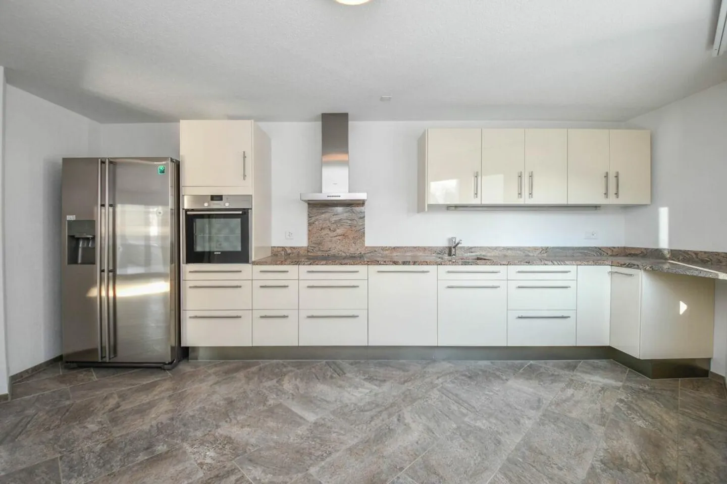 Casa bifamiliare di 5,5 stanze in una posizione adatta alle famiglie a Zuben - Foto 6 di 18