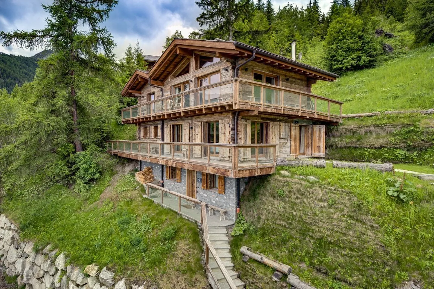 Schneeinschnee-Modernes Chalet aus altem Holz - Foto 2 von 13