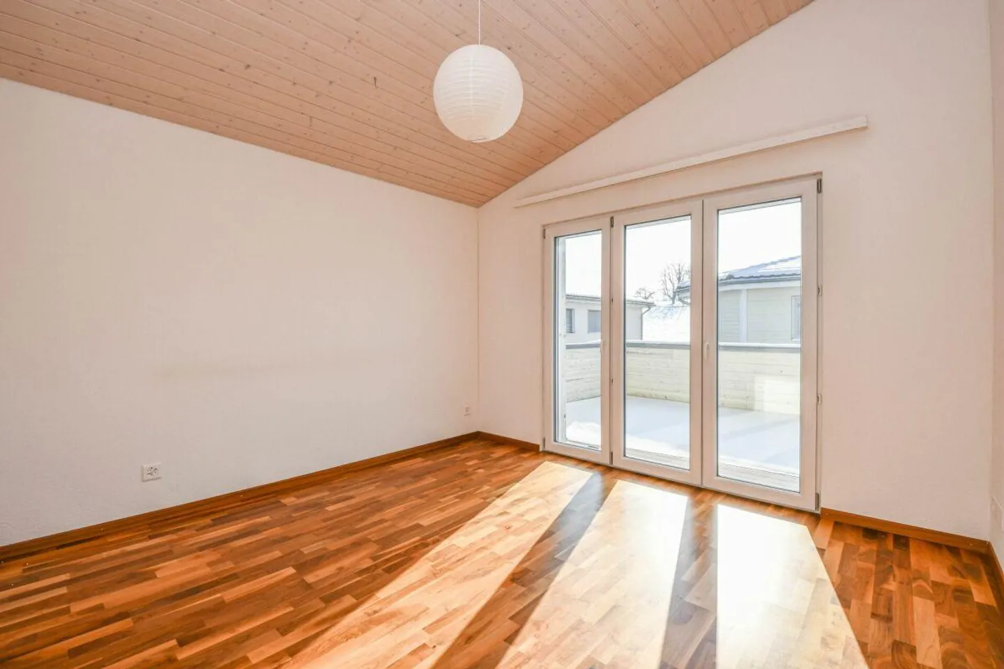 Casa bifamiliare di 5,5 stanze in una posizione adatta alle famiglie a Zuben - Foto 8 di 18