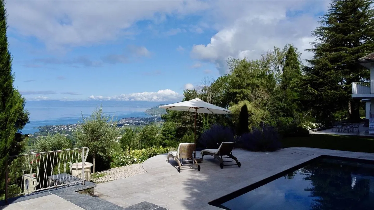 Magnifica villa indipendente con vista sul Lago di Ginevra! - Foto 2 di 13
