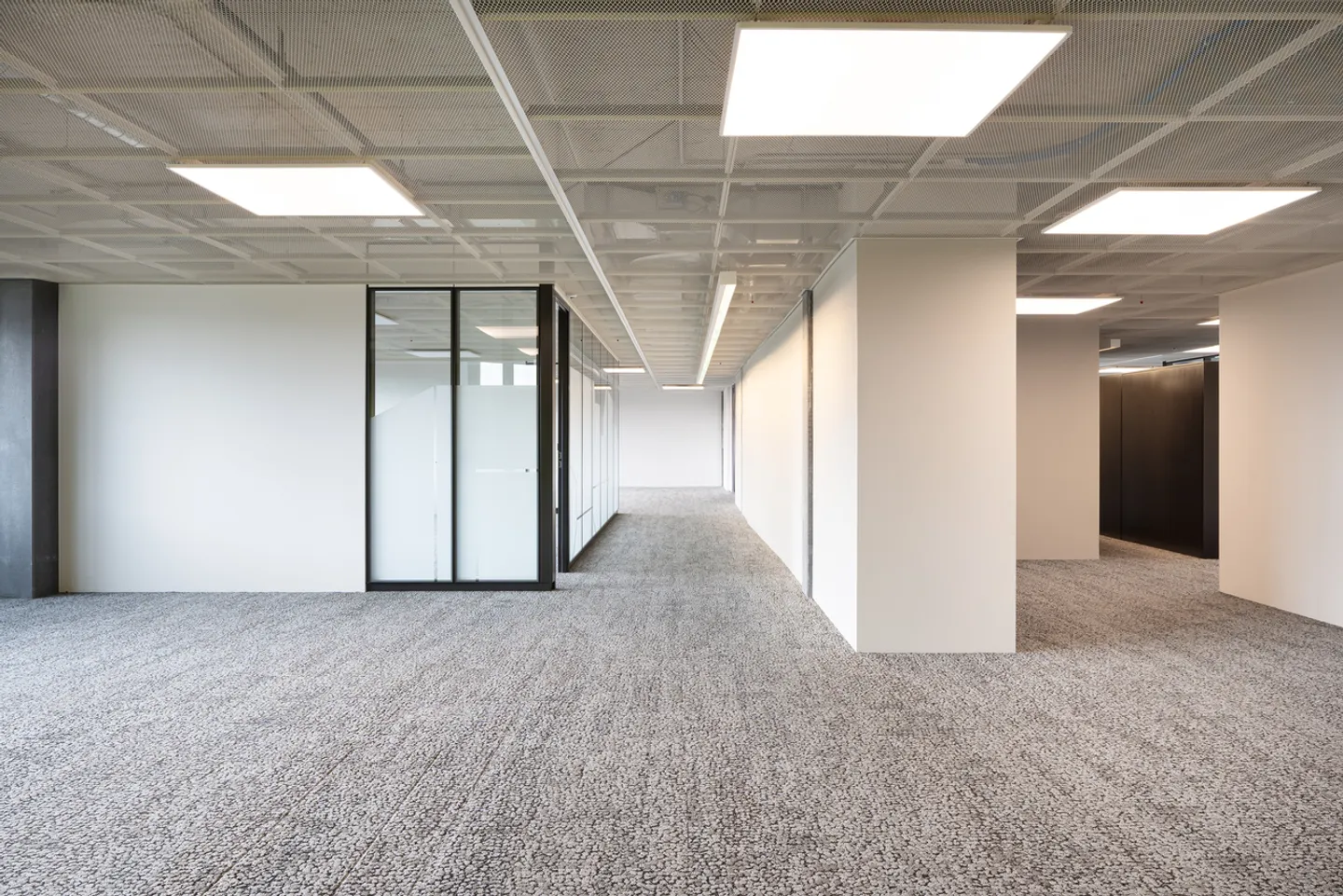 Office space for rent - Photo 2 of 7