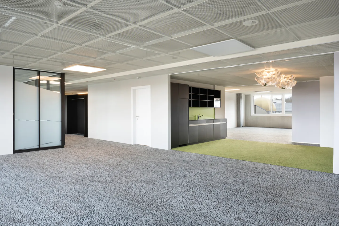 Office space for rent - Photo 4 of 7